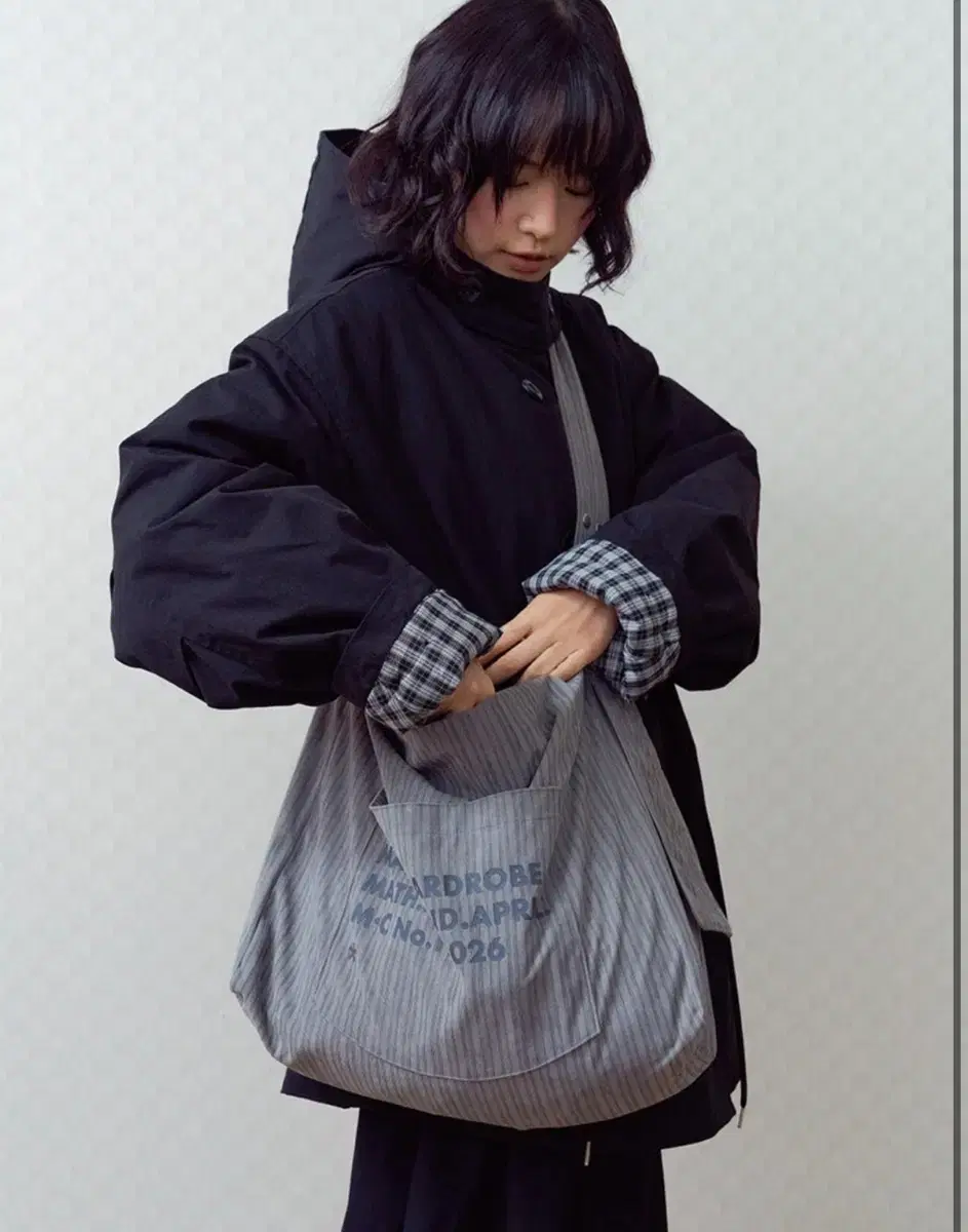 https://media.bunjang.co.kr/product/412938530_1_1780802379_w{res}.jpg
